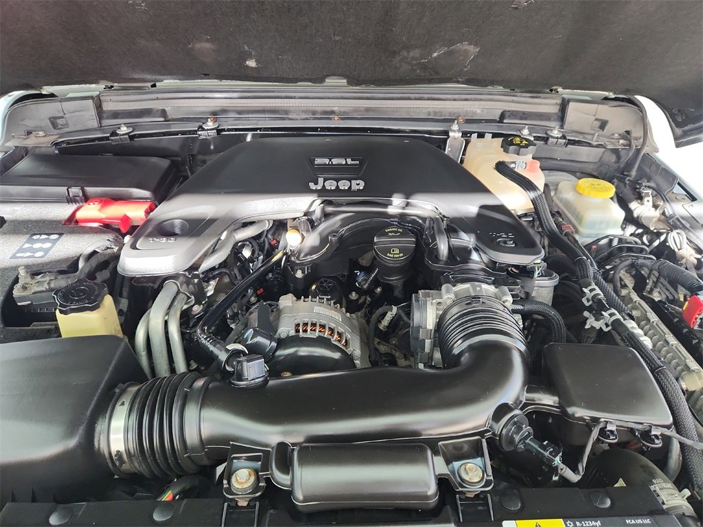 Used 2018 Jeep Wrangler Unlimited Sahara w/ Uconnect 4C Nav & Sound Group image 38