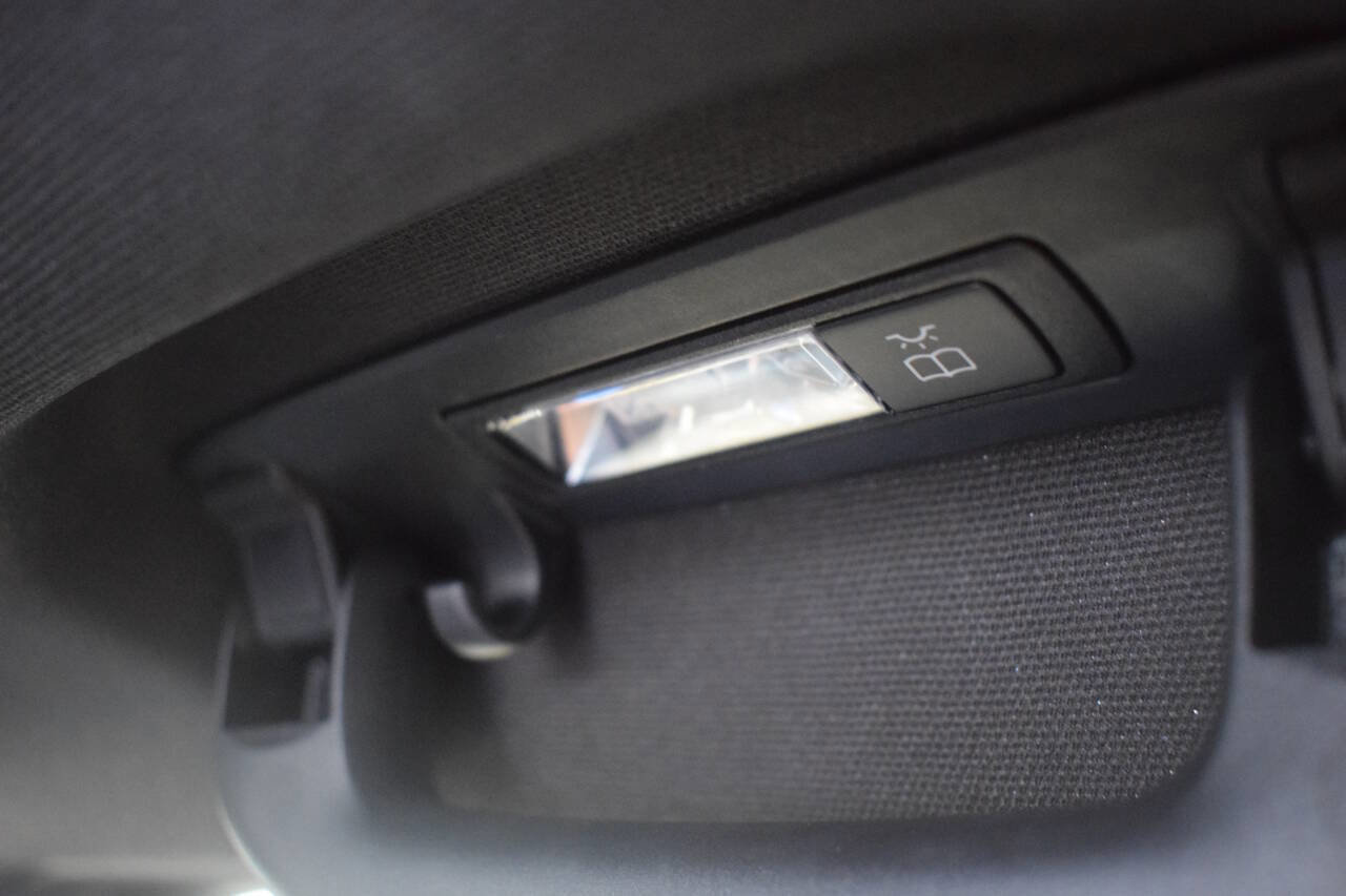 Used 2015 Mercedes-Benz C 300 Sedan image 40