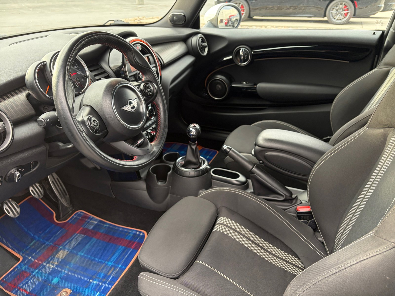 Used 2015 MINI Cooper 2-Door Hardtop image 12