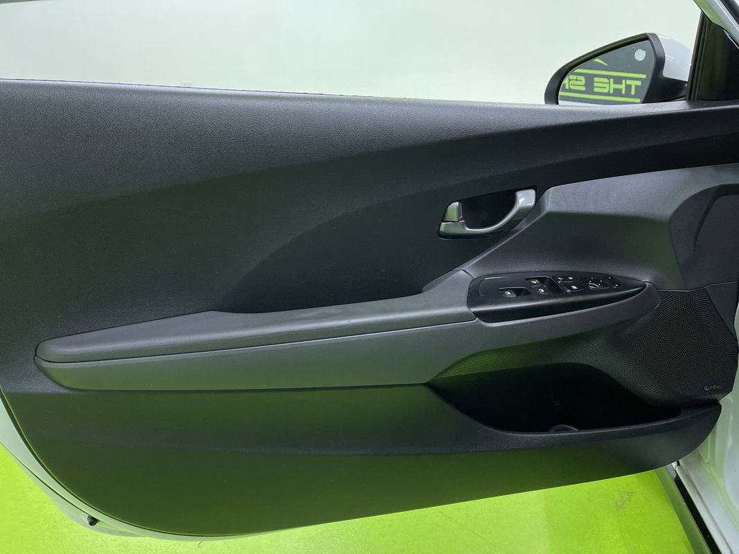 Used 2020 Hyundai Veloster Turbo image 16