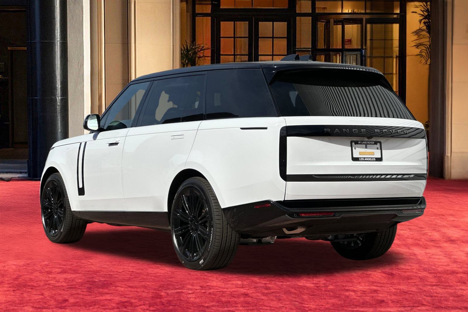 New 2026 Land Rover Range Rover Long Wheelbase SE image 4