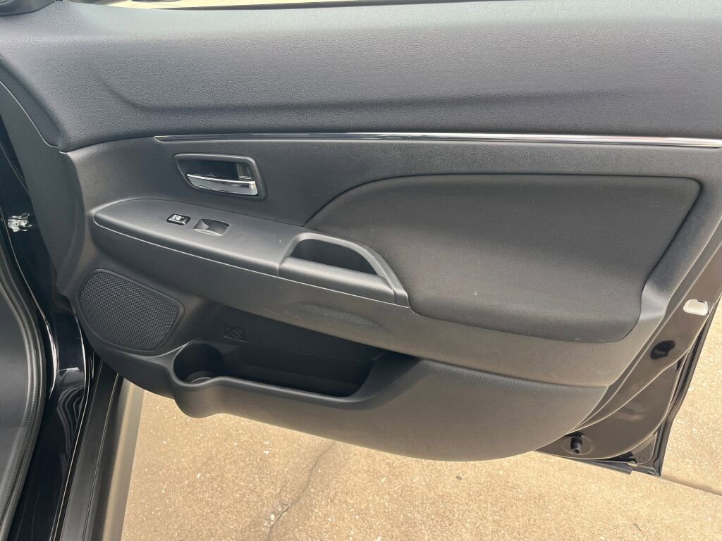 Used 2017 Mitsubishi Outlander Sport SE FWD image 27