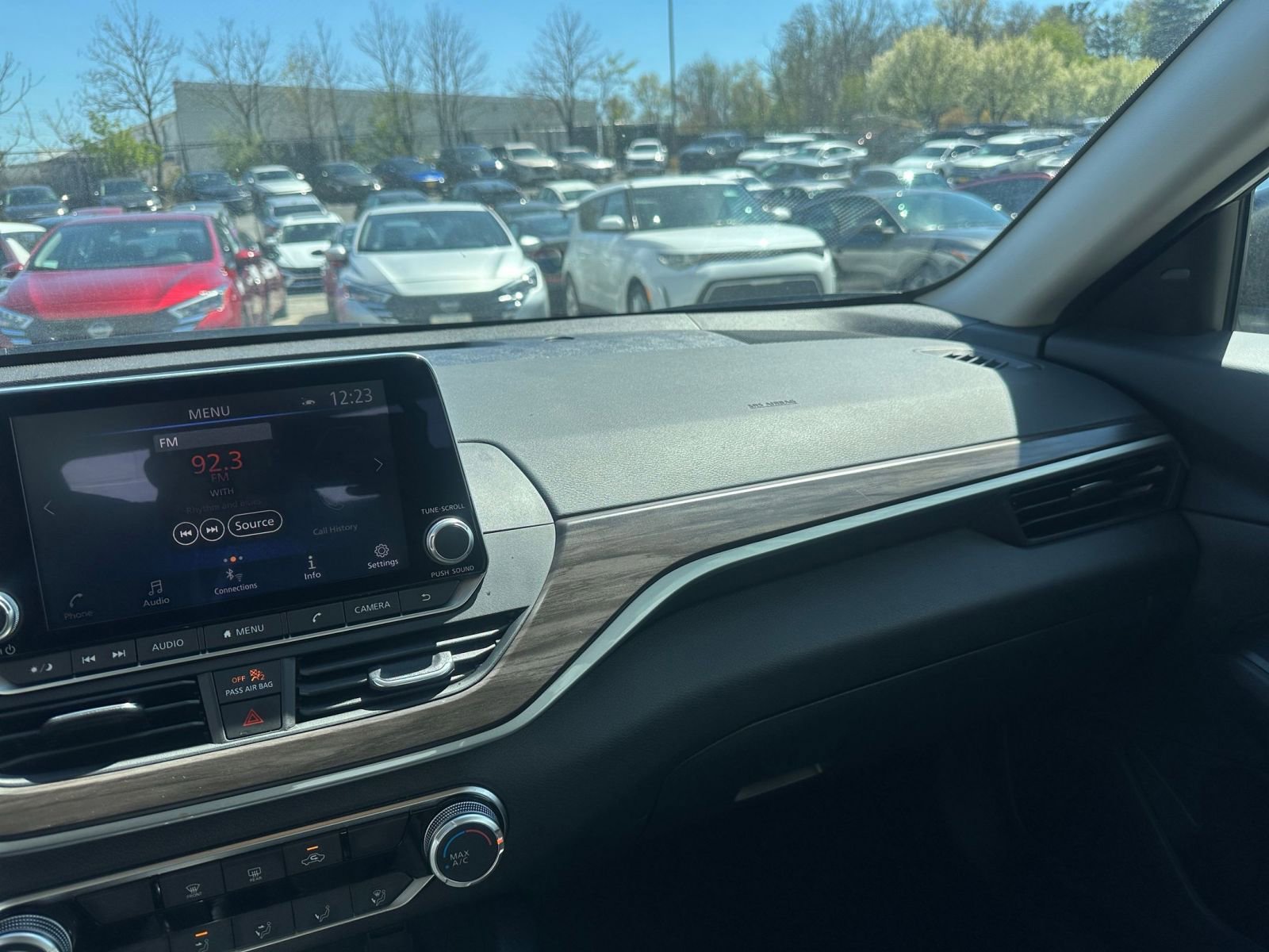 Used 2025 Nissan Altima 2.5 SV FWD image 35