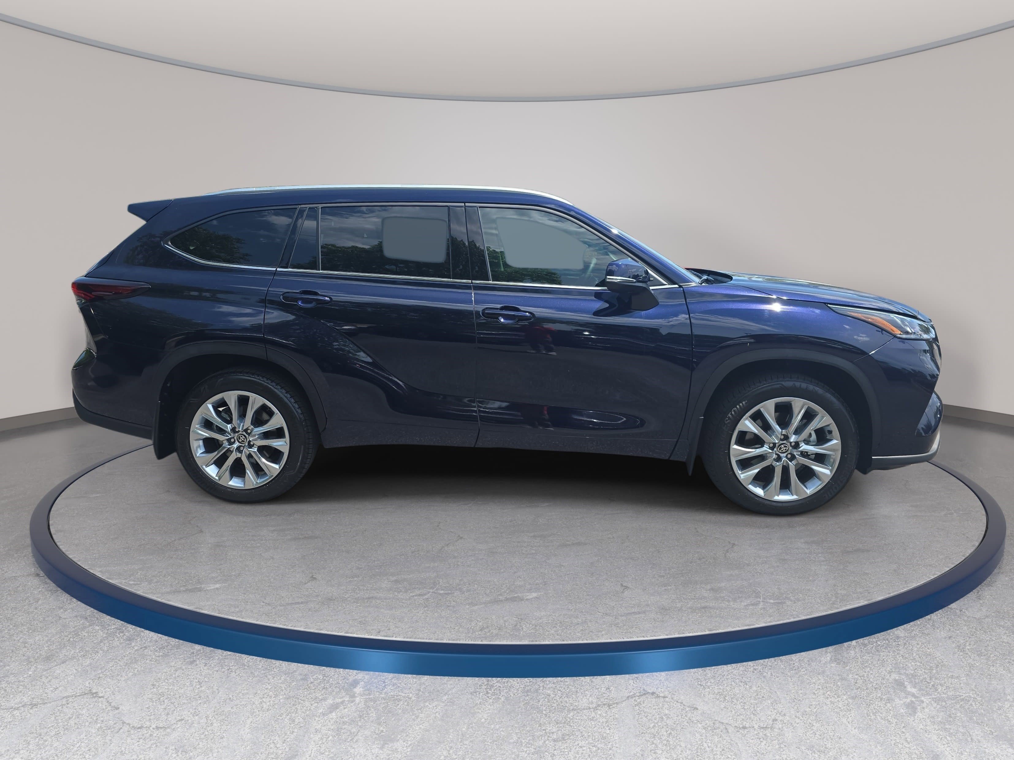 Used 2026 Toyota Highlander Limited AWD/4WD image 4