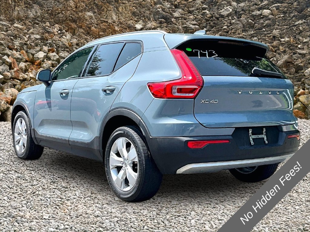 Used 2021 Volvo XC40 T4 Momentum FWD image 11