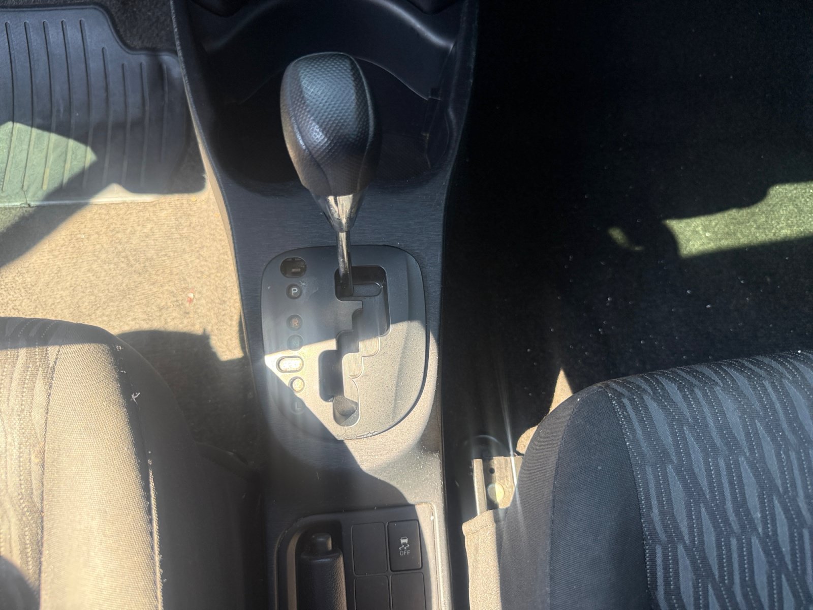 Used 2014 Toyota Yaris L FWD image 24