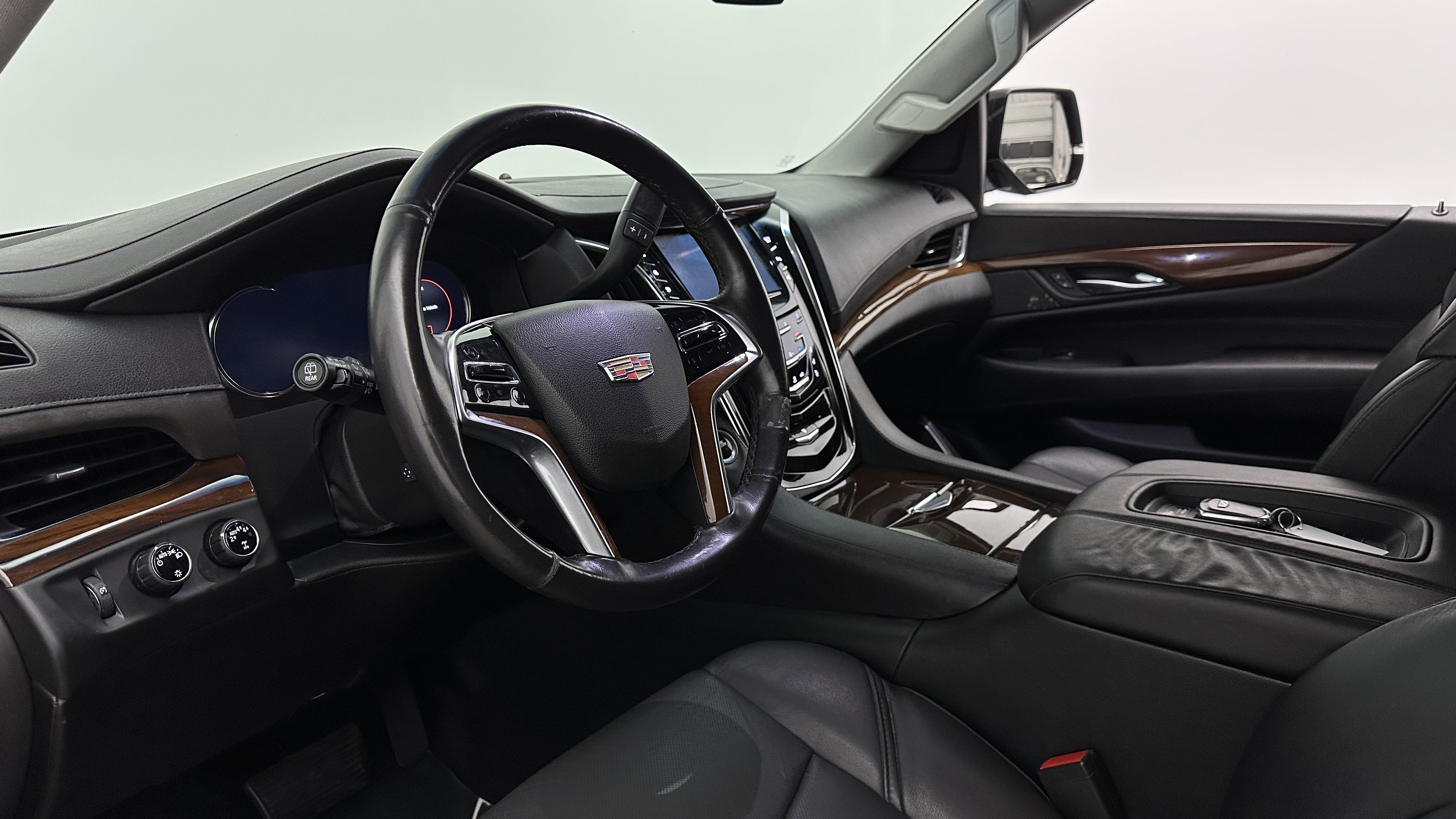 Used 2018 Cadillac Escalade ESV 4WD image 12