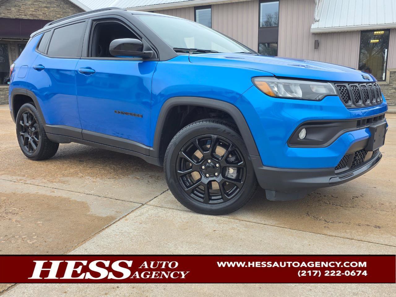 Used 2023 Jeep Compass Latitude image 1