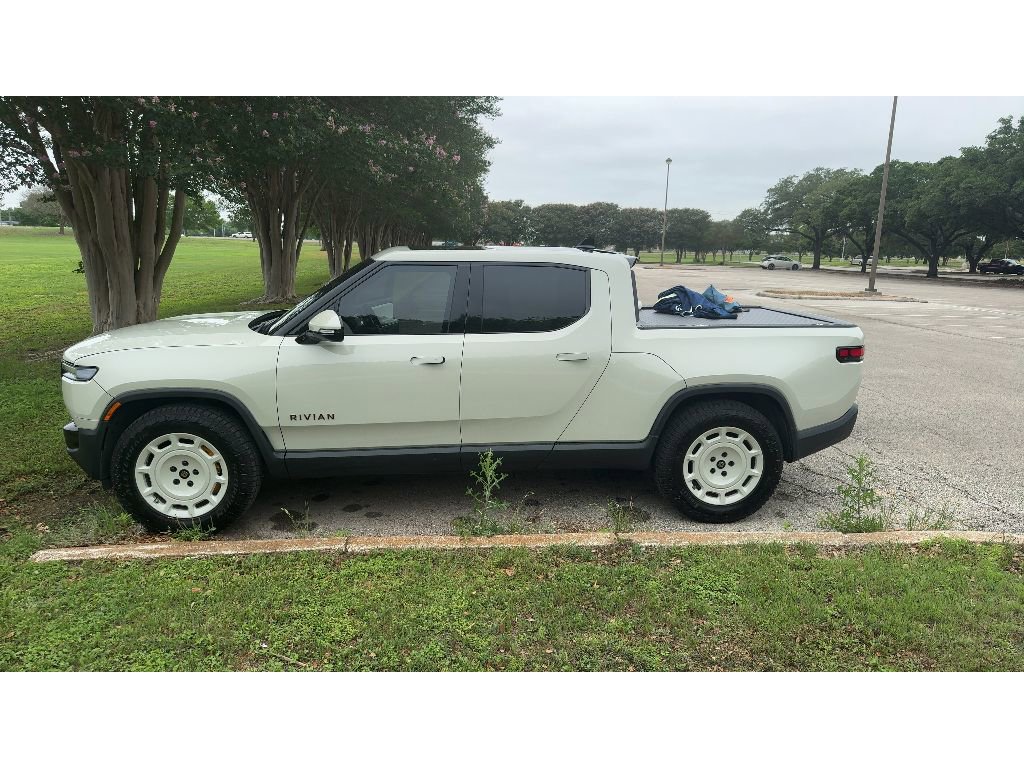 Used 2025 Rivian R1T Adventure AWD/4WD image 2