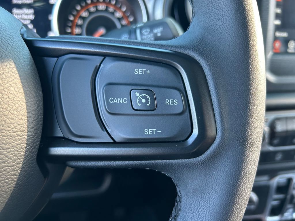 Certified 2023 Jeep Gladiator Sport AWD/4WD image 17