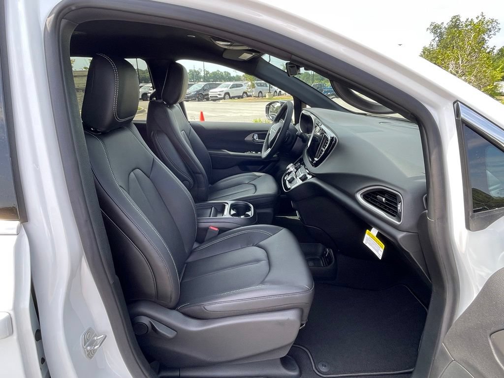 New 2027 Chrysler Pacifica LX FWD image 45
