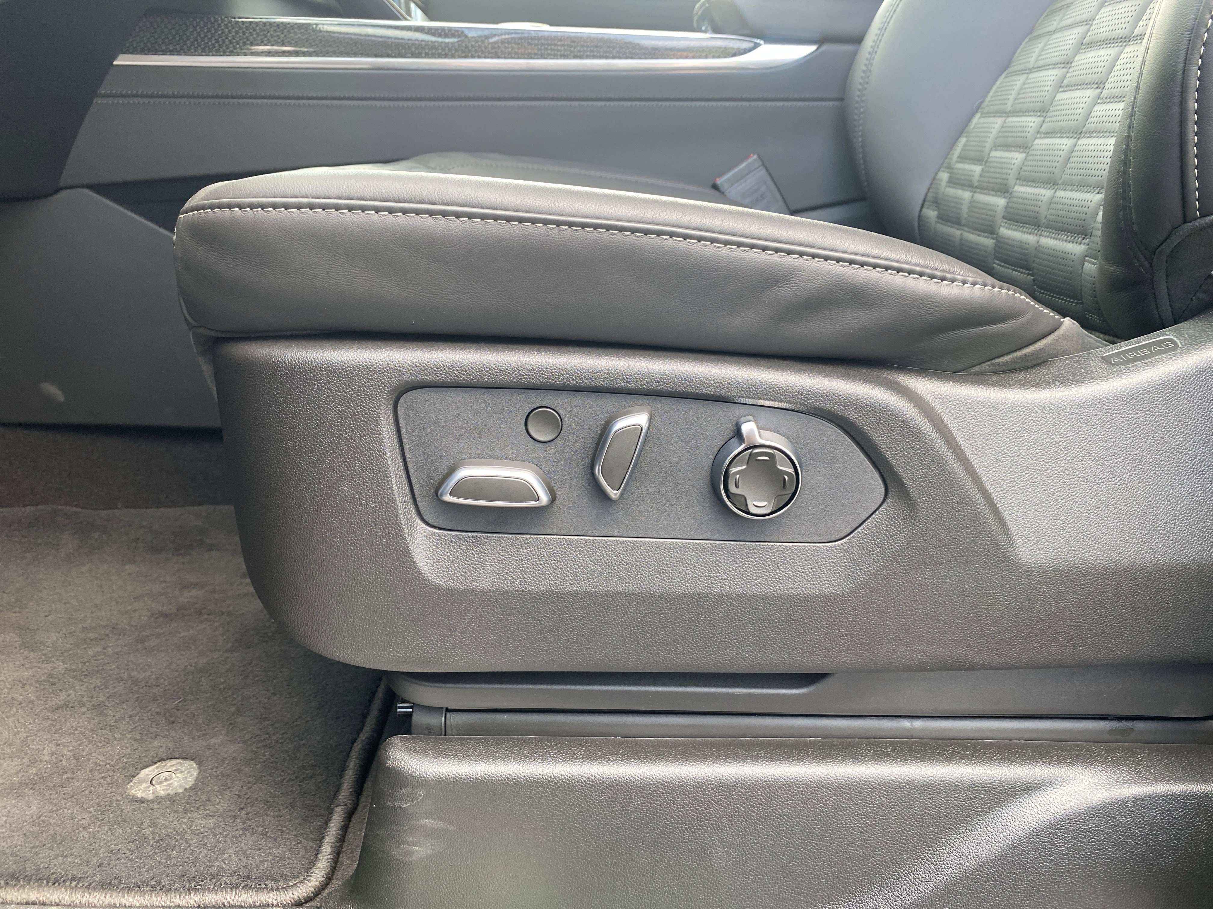 Used 2026 Cadillac Escalade V AWD/4WD image 26