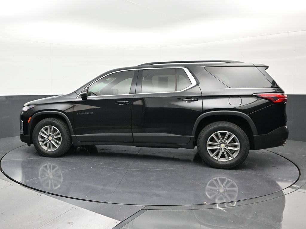 Used 2022 Chevrolet Traverse LT FWD image 2