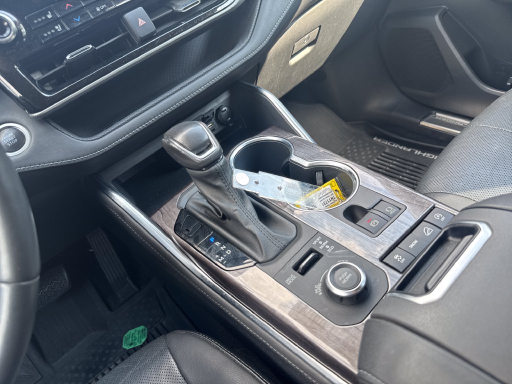 Certified 2021 Toyota Highlander Platinum AWD/4WD image 30