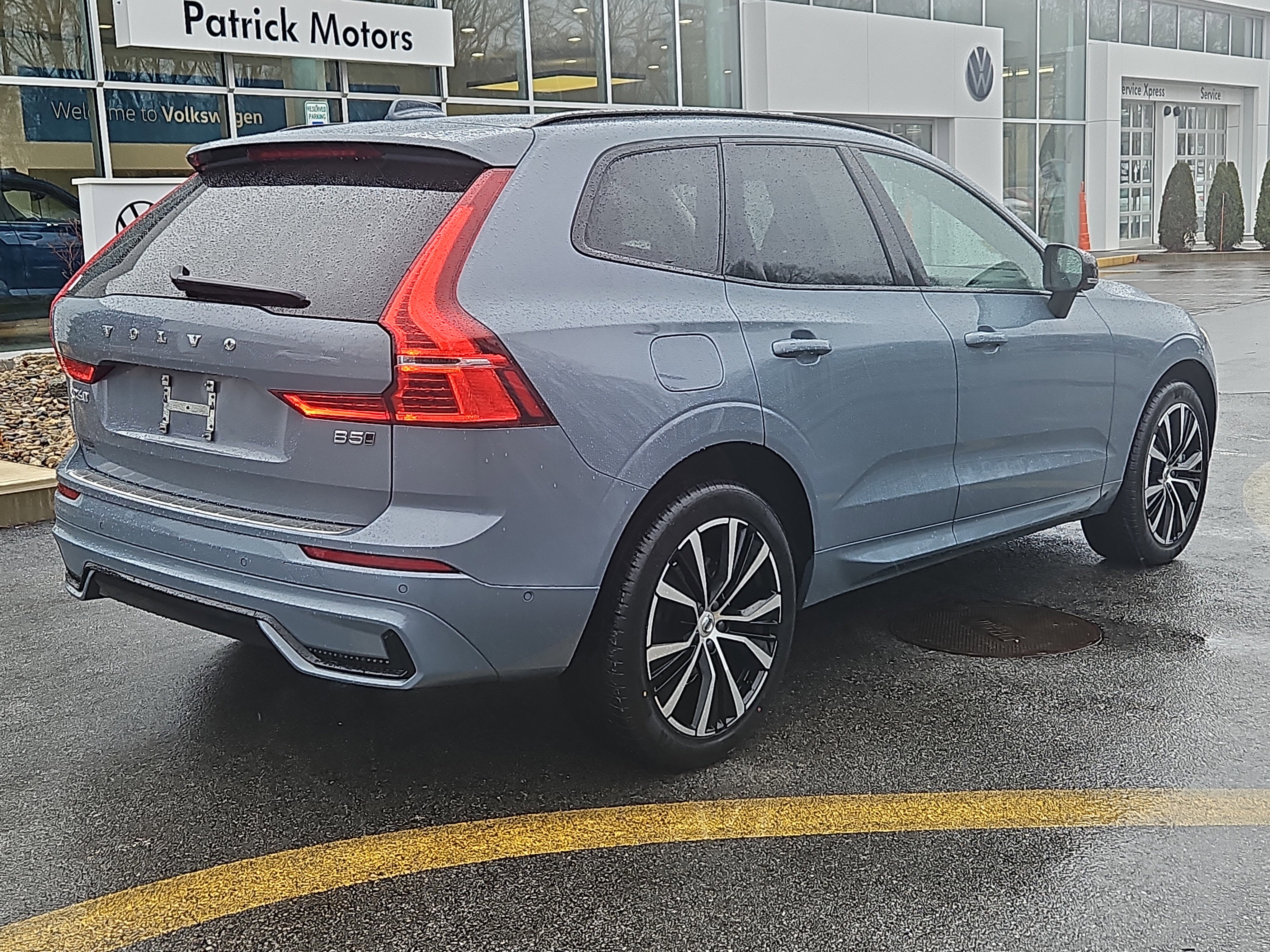 Used 2023 Volvo XC60 B5 Plus w/ Protection Package Premier image 2