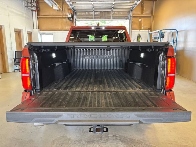 Used 2025 Toyota Tacoma TRD Sport AWD/4WD image 17