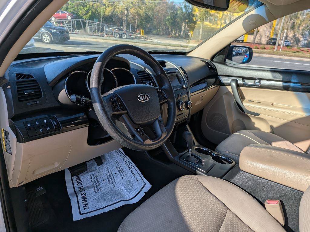 Used 2013 Kia Sorento LX w/ Convenience Pkg FWD image 11