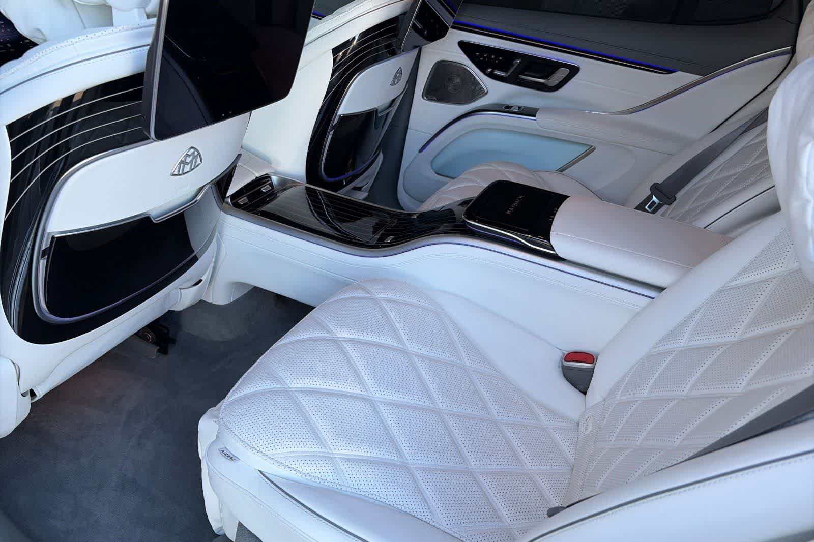 Used 2024 Mercedes-Benz Maybach EQS 680 4MATIC image 4