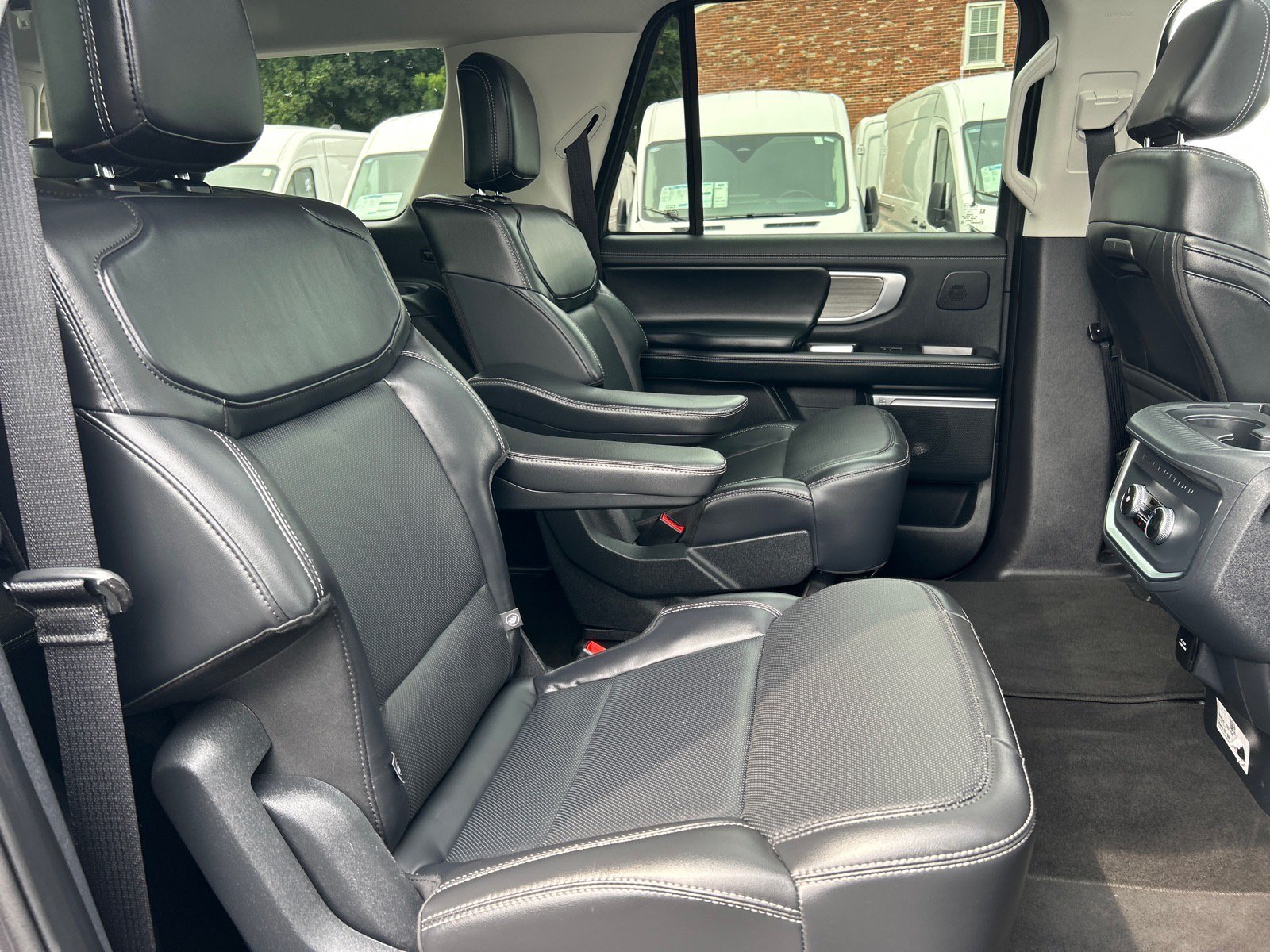 Certified 2025 Ford Expedition Max Platinum w/ Driver's Package AWD/4WD image 27