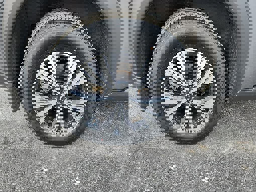 Used 2023 Nissan Rogue SV w/ SV Premium Package image 10