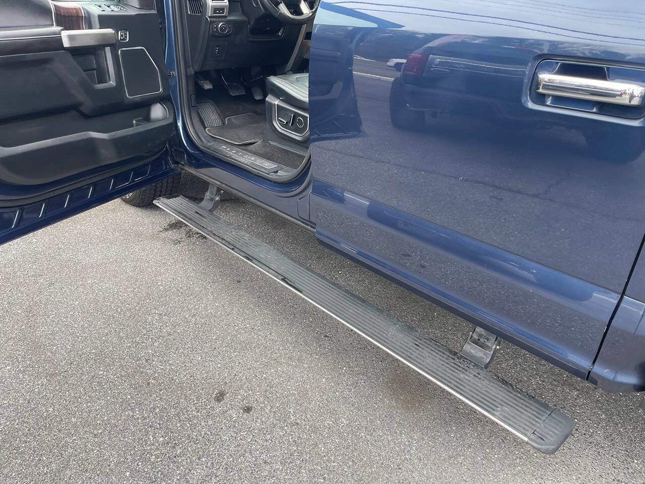 Used 2015 Ford F150 Platinum w/ Trailer Tow Package image 28