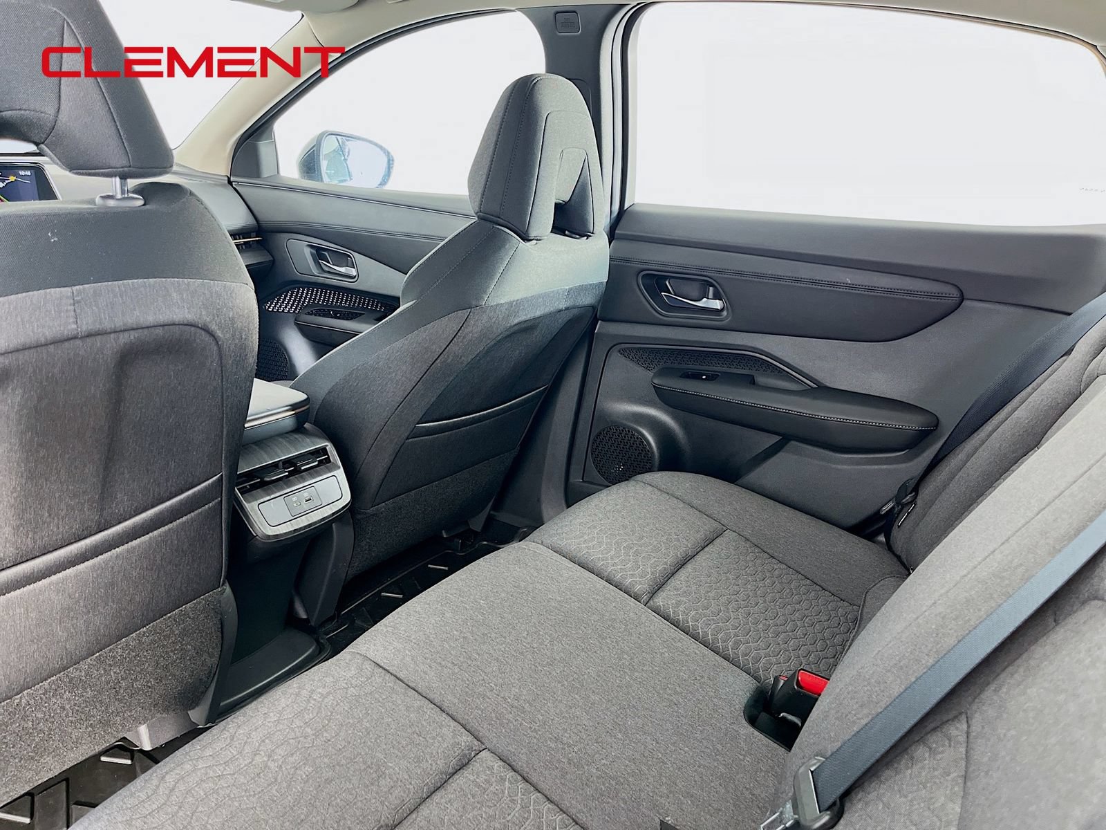 Used 2023 Nissan Ariya FWD image 31