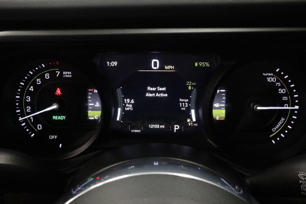 Used 2025 Jeep Wrangler Unlimited Sahara image 25