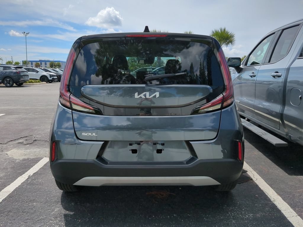 Certified 2025 Kia Soul LX w/ LX Technology Package FWD image 12