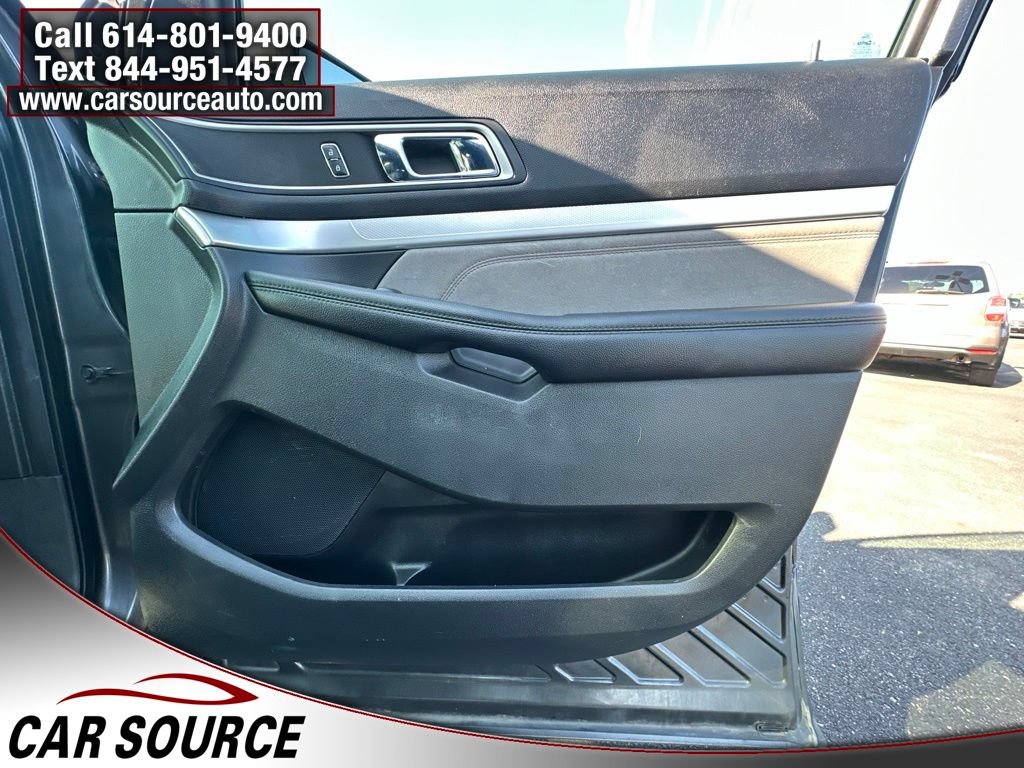 Used 2017 Ford Explorer XLT w/ Equipment Group 202A AWD/4WD image 32