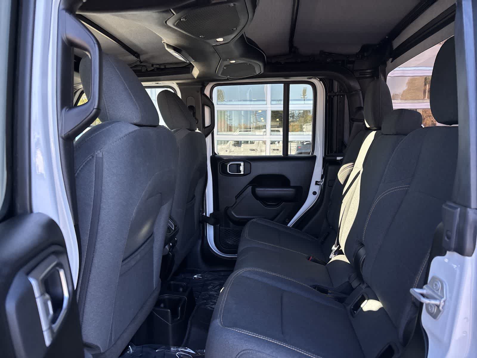 Used 2025 Jeep Gladiator Sport AWD/4WD image 8