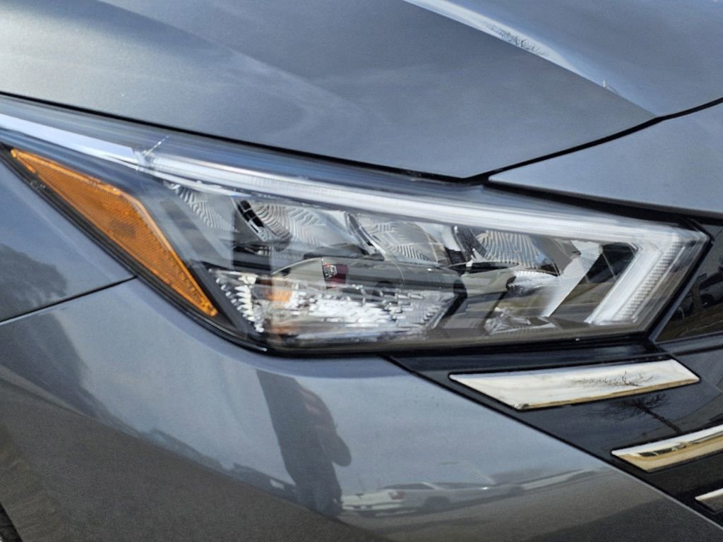 New 2025 Nissan Versa SR image 3