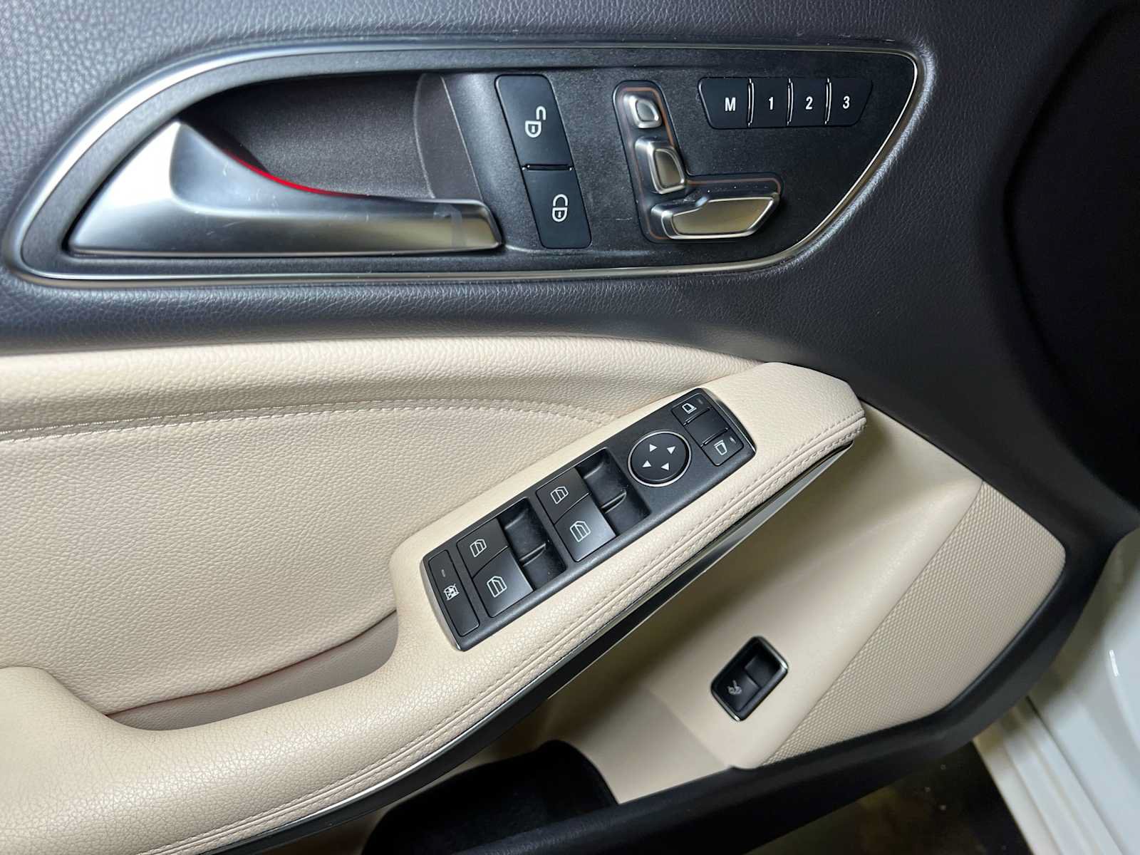 Certified 2019 Mercedes-Benz CLA 250 4MATIC image 21