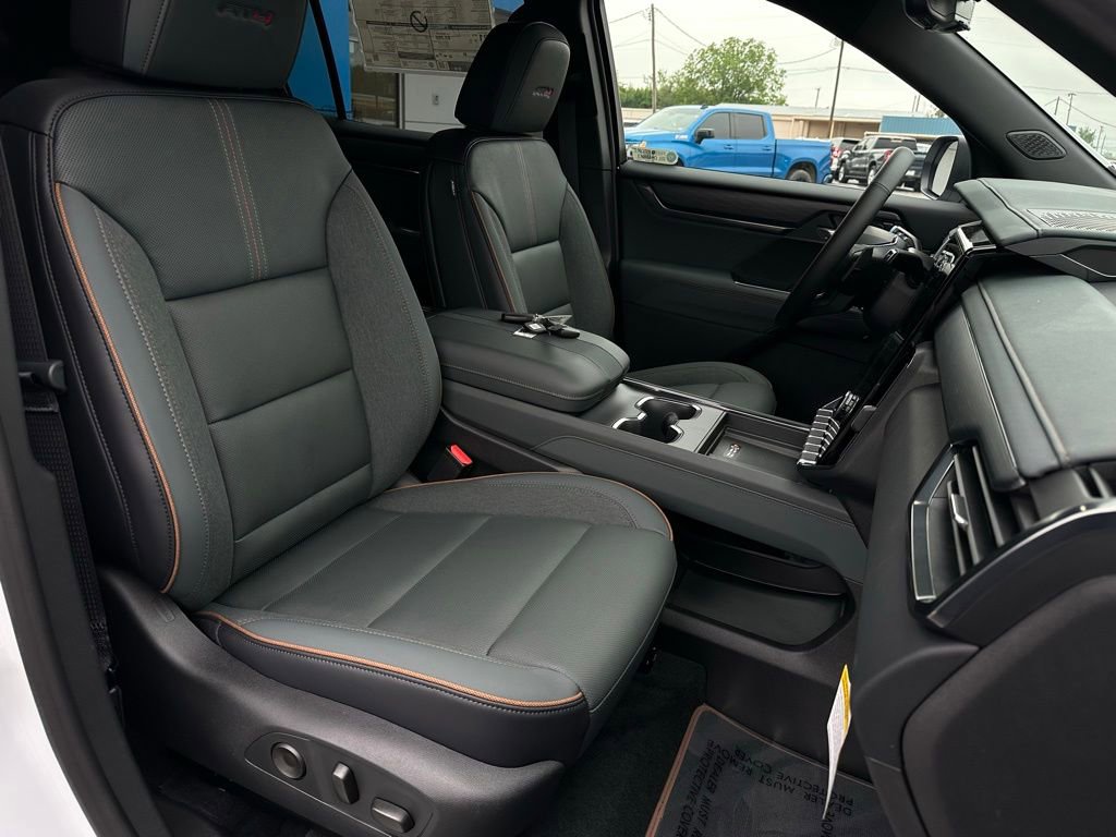 New 2026 GMC Acadia AT4 w/ Luxury Package AWD/4WD image 17