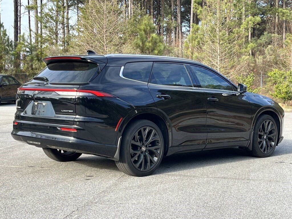 Used 2025 Toyota Crown Signia Limited image 28