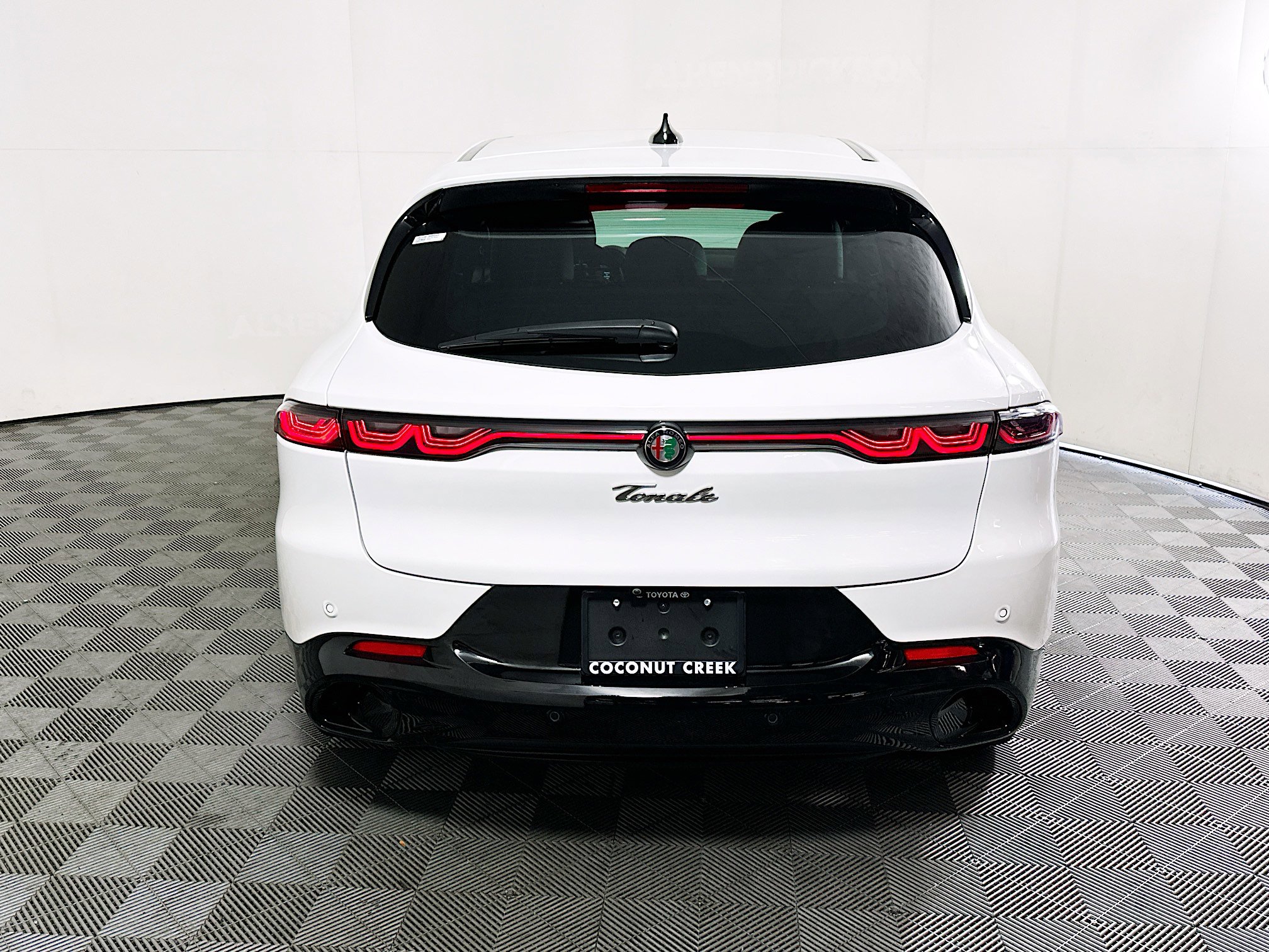 Used 2025 Alfa Romeo Tonale w/ Premium Package image 4