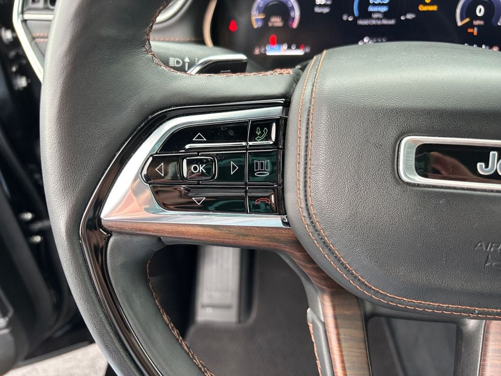 Used 2023 Jeep Grand Cherokee L Summit AWD/4WD image 15