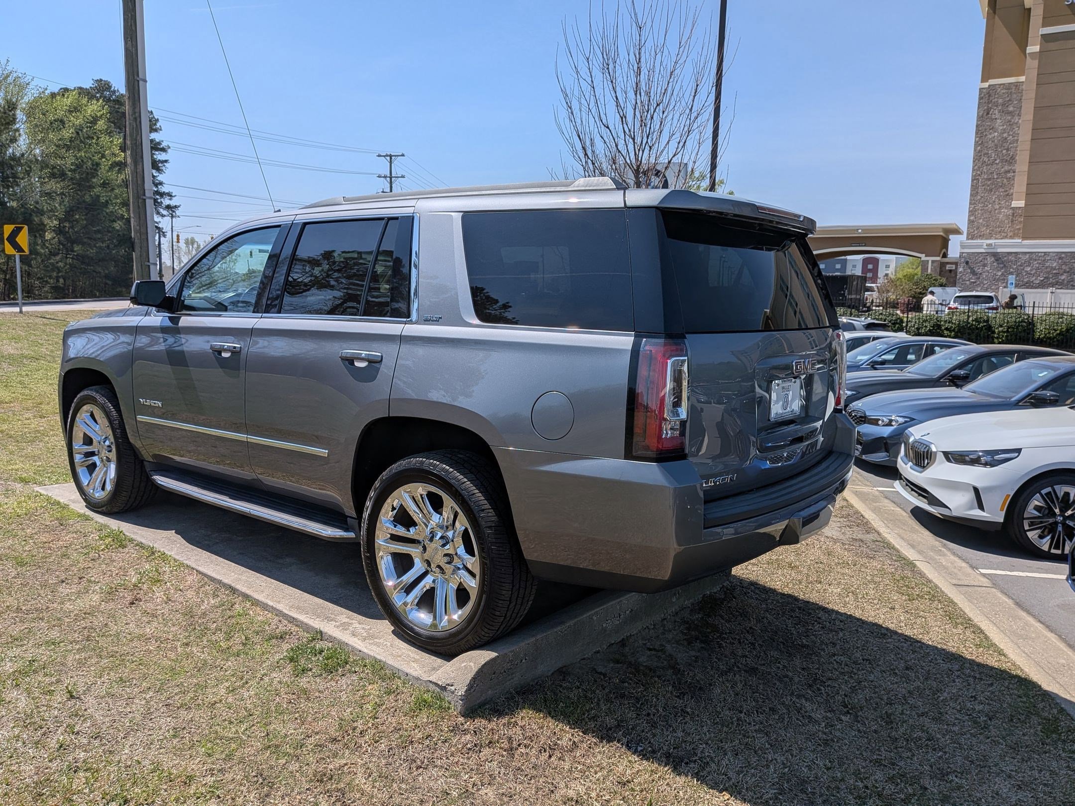 Used 2019 GMC Yukon SLT w/ Premium Edition image 5