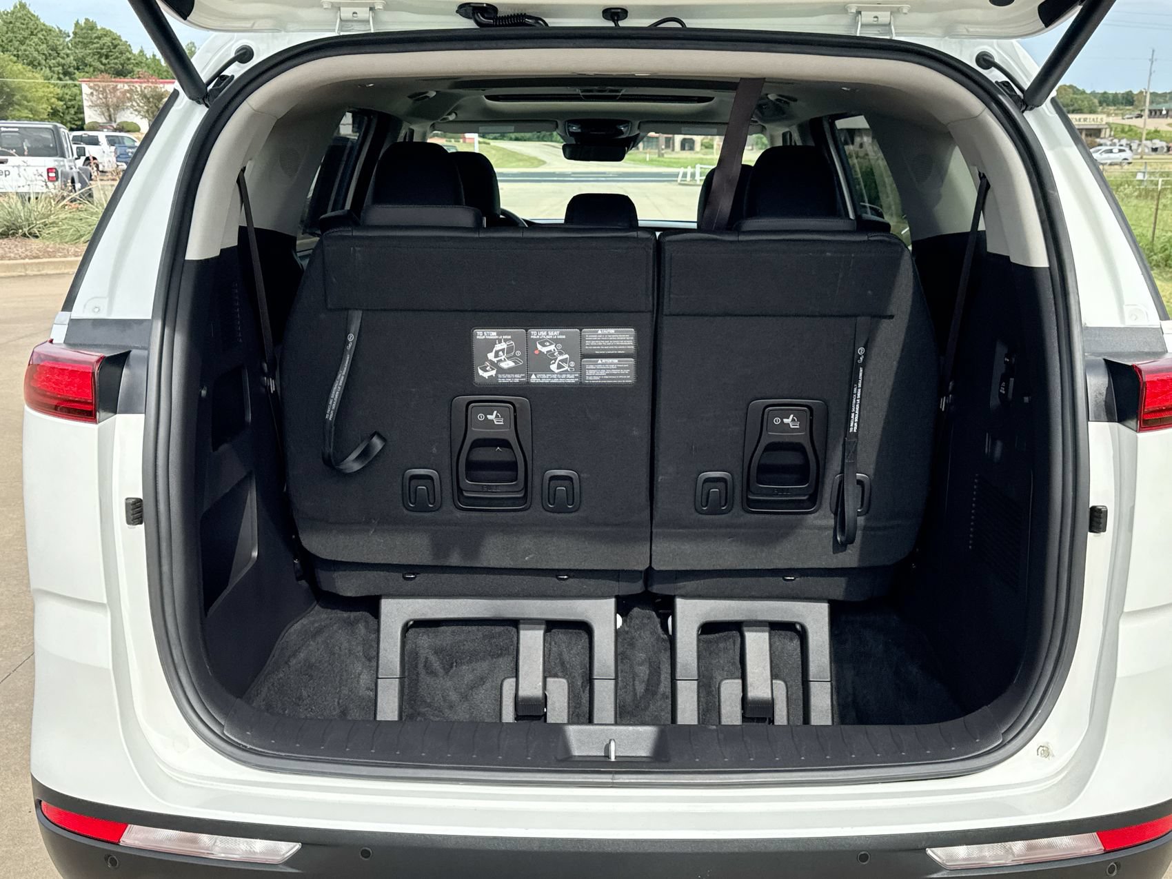 Used 2023 Kia Carnival SX Prestige FWD image 25