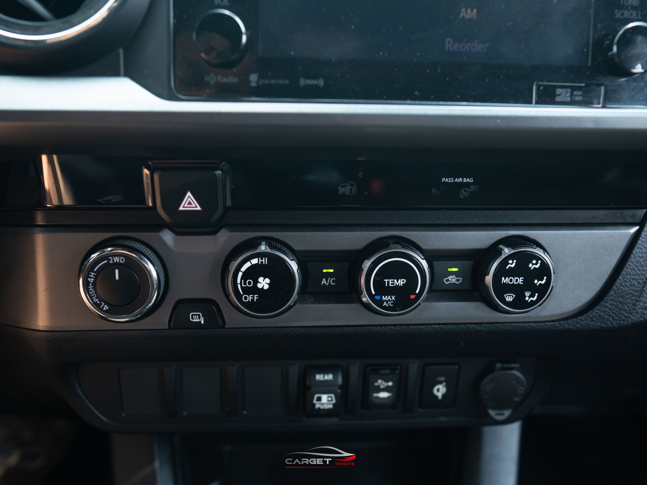 Used 2018 Toyota Tacoma TRD Sport AWD/4WD image 30