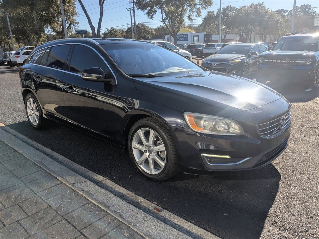 Used 2016 Volvo V60 T5 Premier w/ Convenience Package image 3