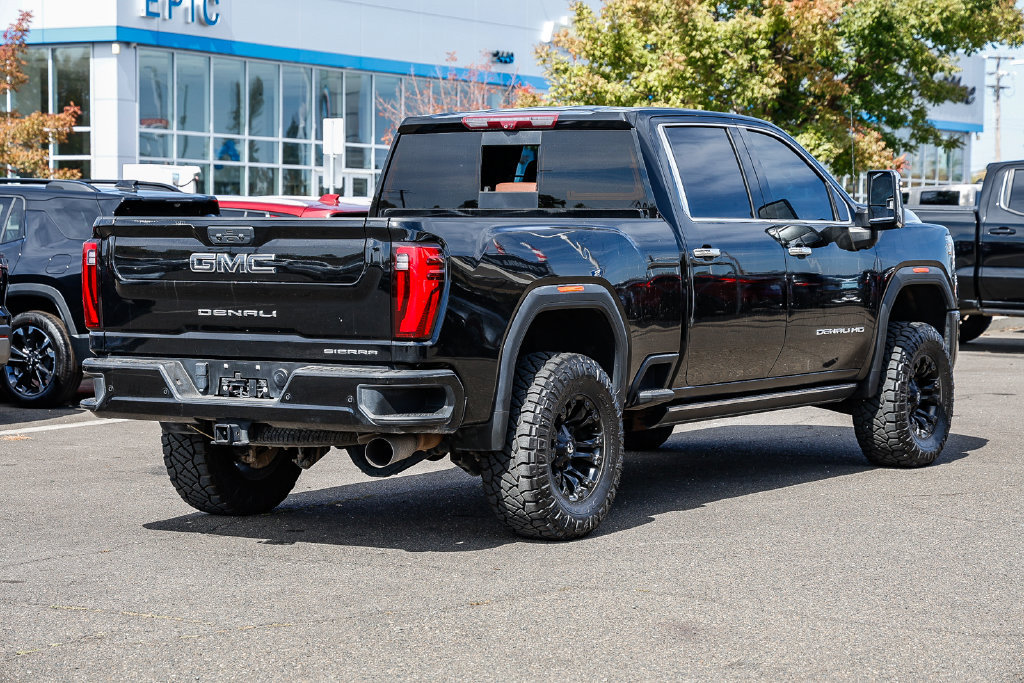 Used 2024 GMC Sierra 2500 Denali Ultimate AWD/4WD image 4
