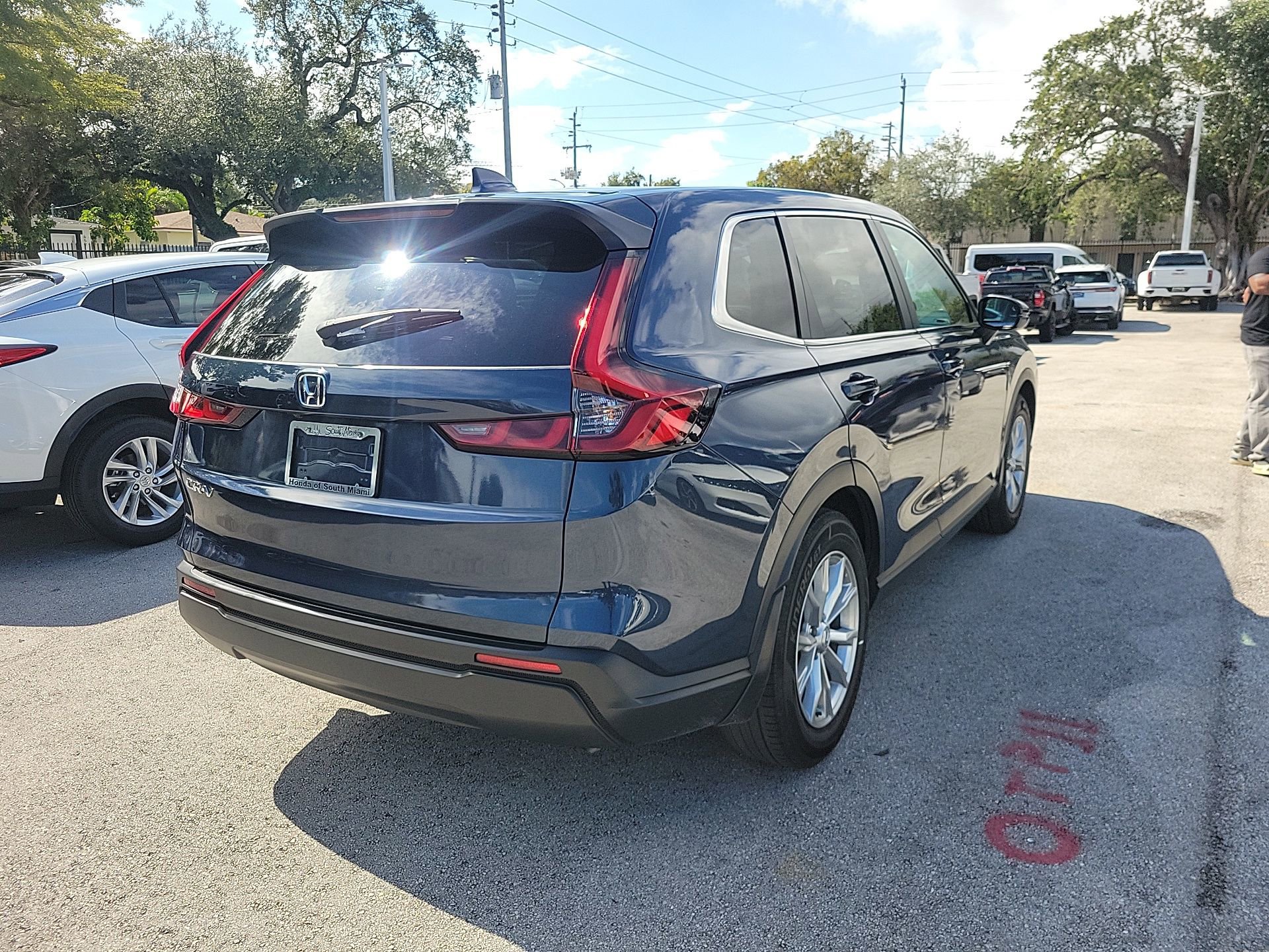 Used 2025 Honda CR-V EX image 11