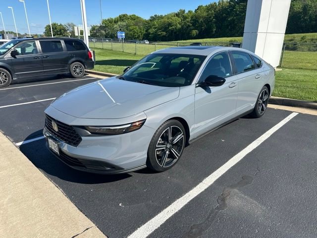 Used 2023 Honda Accord Sport image 2