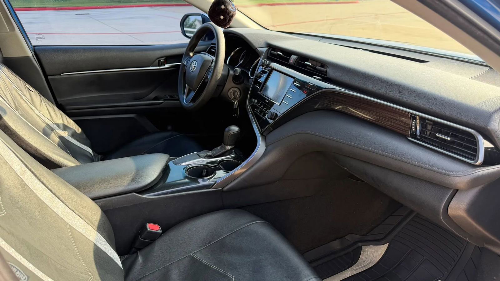 Used 2020 Toyota Camry LE FWD image 8