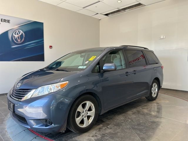 Used 2015 Toyota Sienna LE FWD image 2