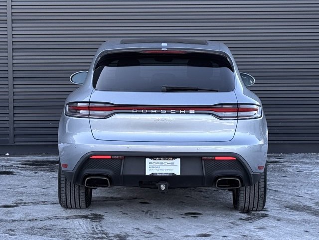 Certified 2022 Porsche Macan image 6