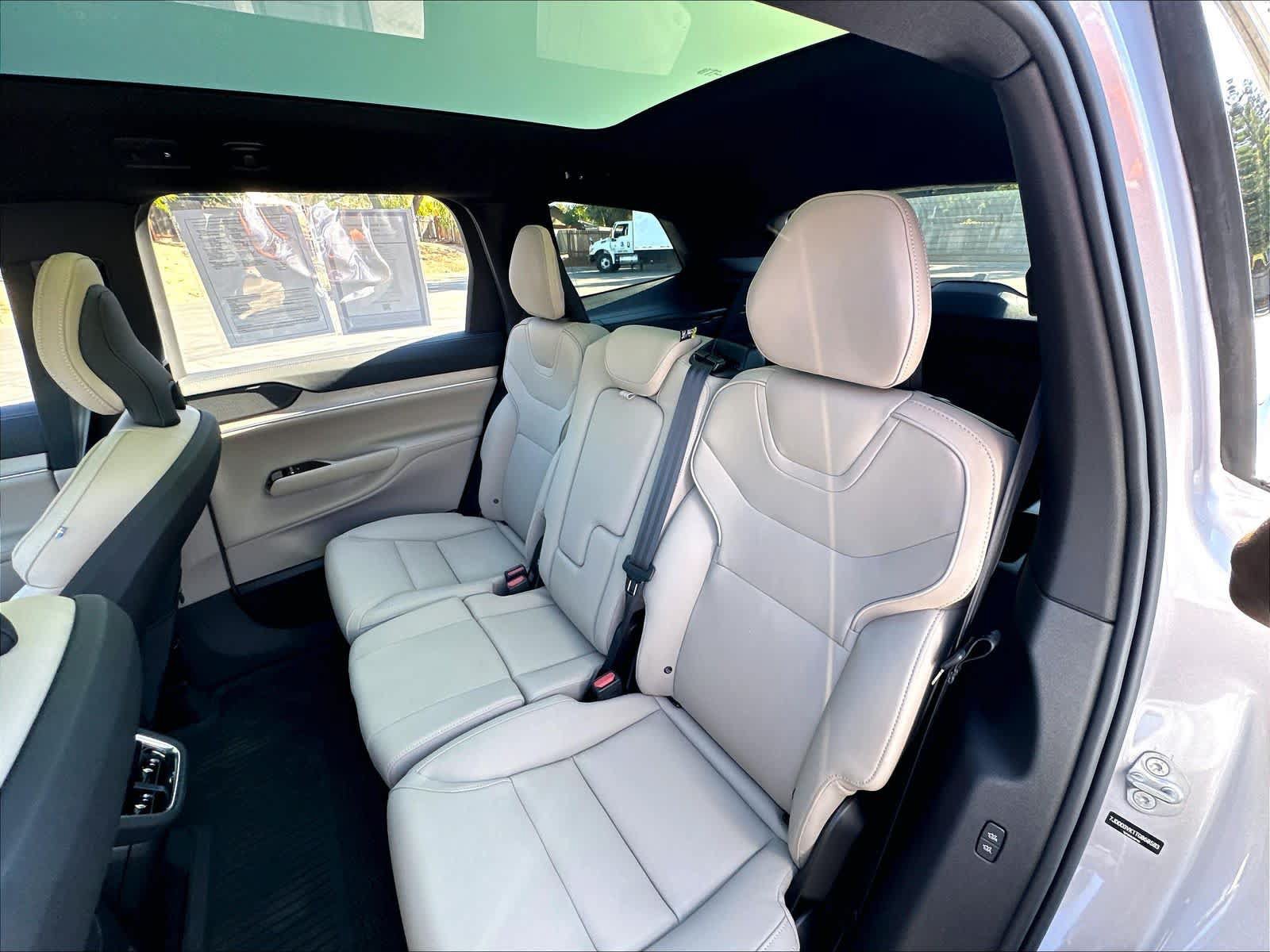Used 2026 Volvo EX90 Plus RWD image 30
