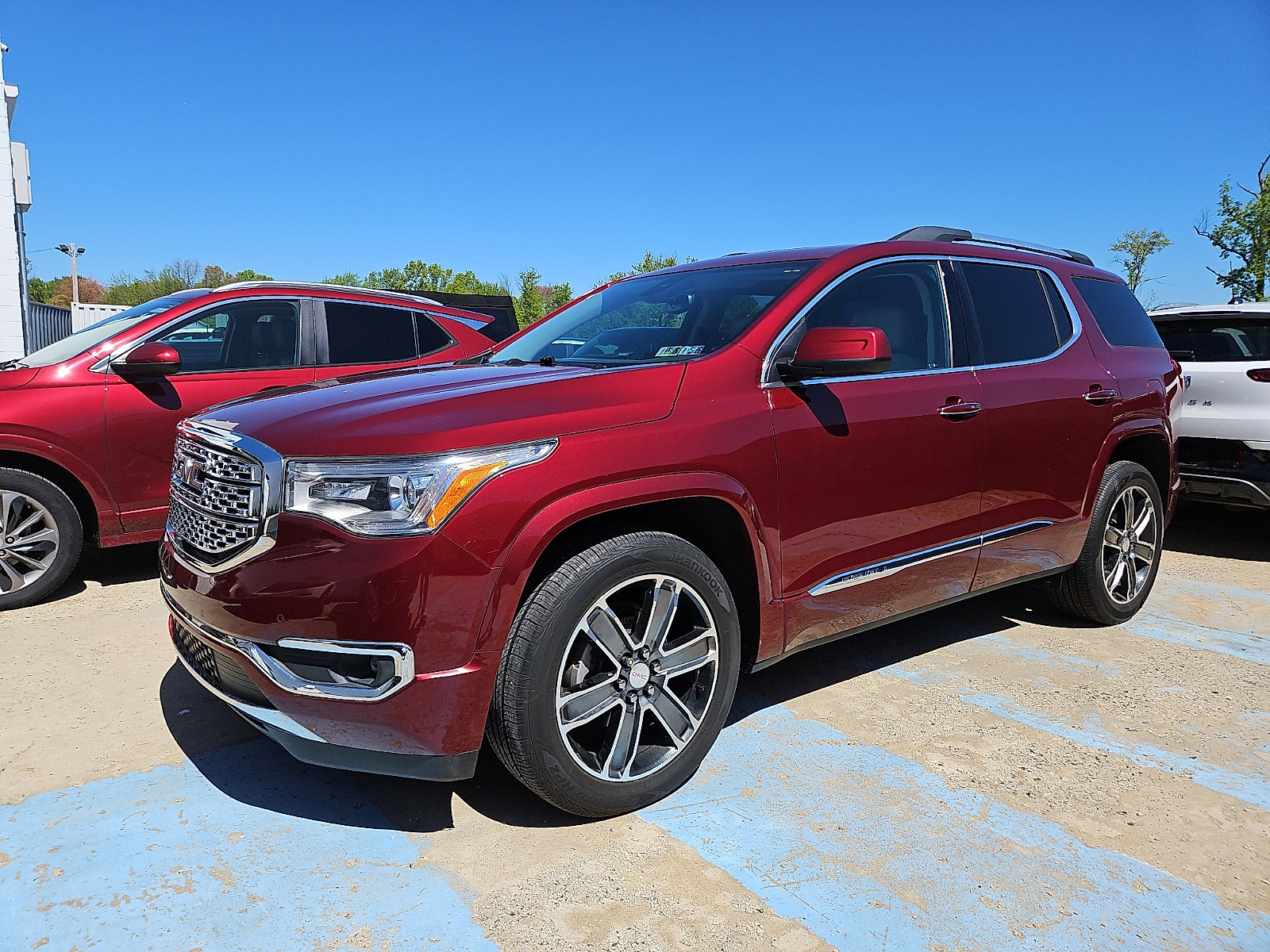 Used 2017 GMC Acadia Denali w/ Technology Package AWD/4WD image 4