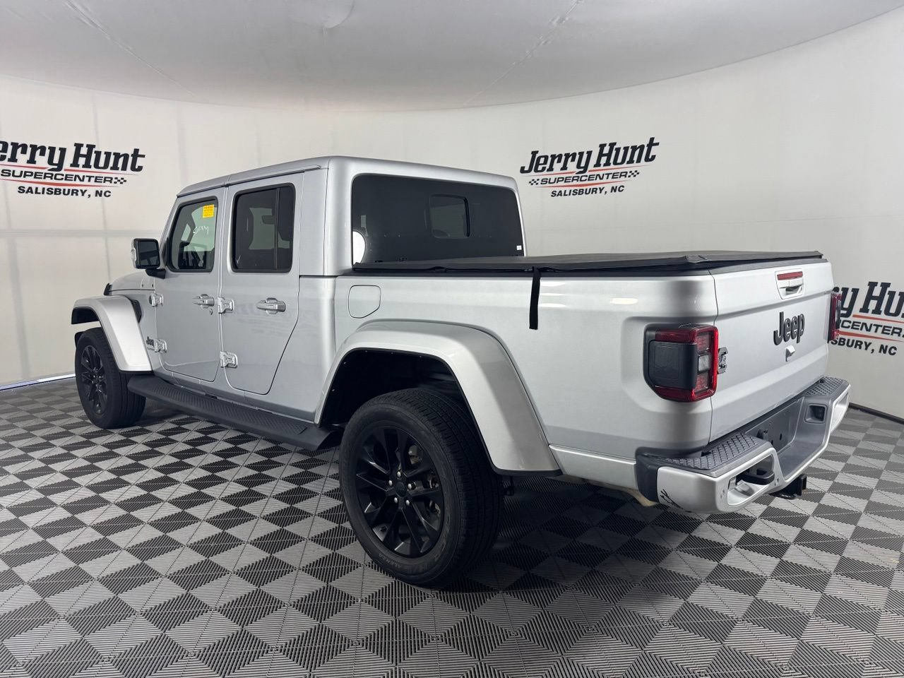 Used 2022 Jeep Gladiator Overland AWD/4WD image 9