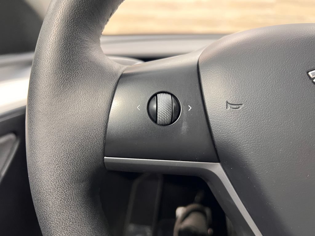 Used 2023 Tesla Model Y Performance AWD/4WD image 8